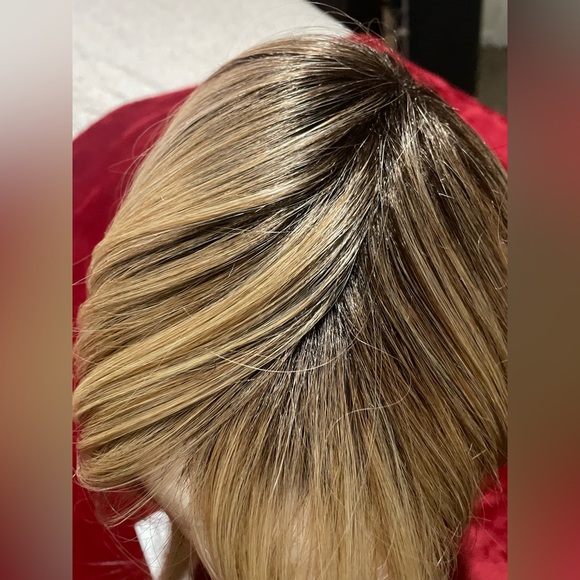 NWT-Hairdo-Graduated Glam Bob Wig - Picture 10 of 10